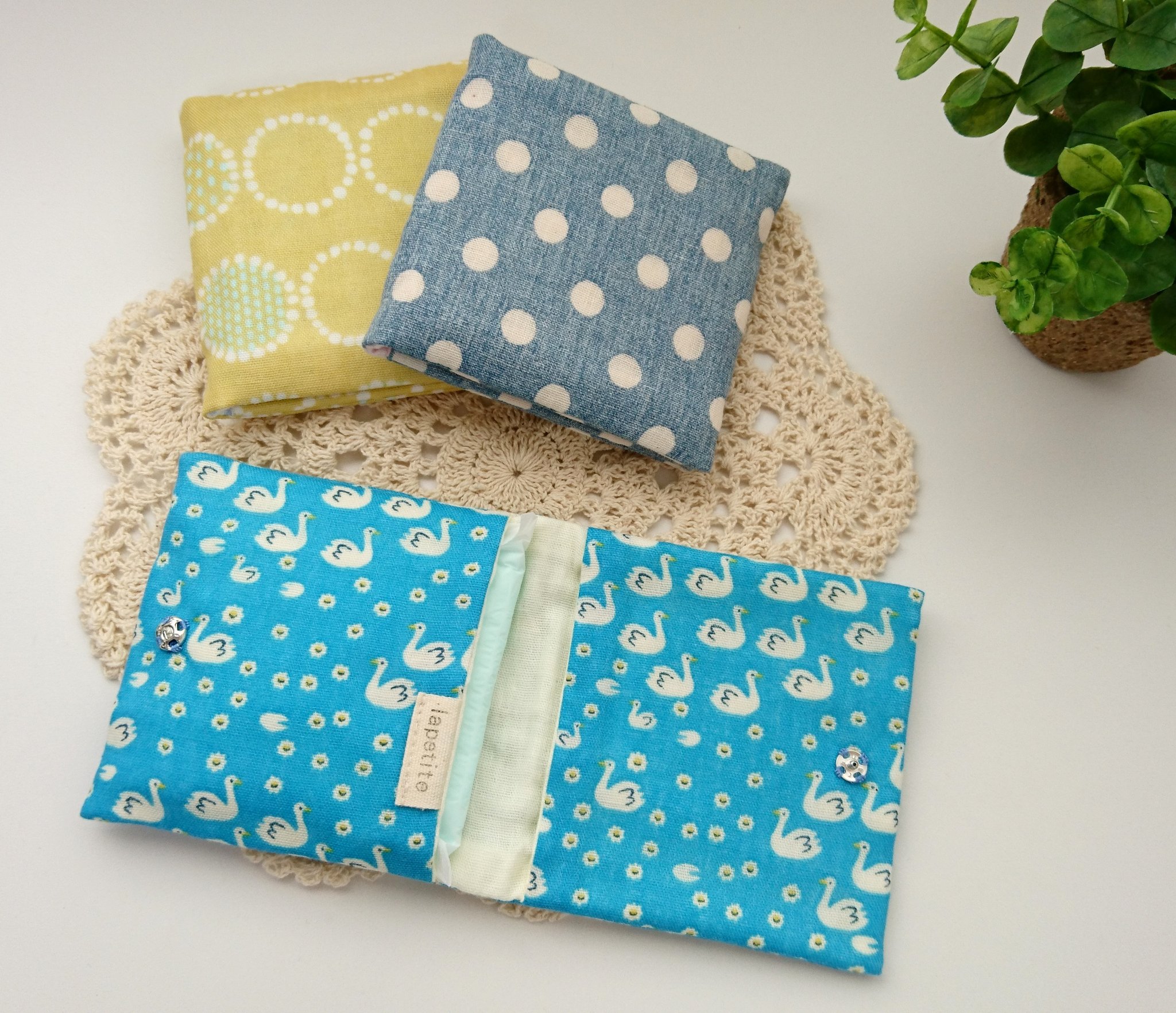 Cherire サニタリーケースを作りました ダブルガーゼなのでやさしい肌ざわり W ブルーな日も これで少しでもハッピーになってもらえたらうれしいです ハンドメイド ハンドメイド雑貨 ハンドメイド布小物 手作り布小物 布小物雑貨 布