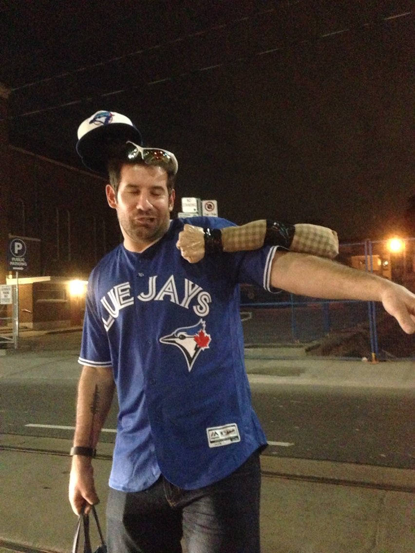 _HighKick's tweet photo. OMG  #BautistaKnockOutPunchCostume #Halloween #MLB #OdurVsBautista #IdRatherBePunchedOutInMayThenKnockedOutInOctober https://t.co/yh0fInmyv0