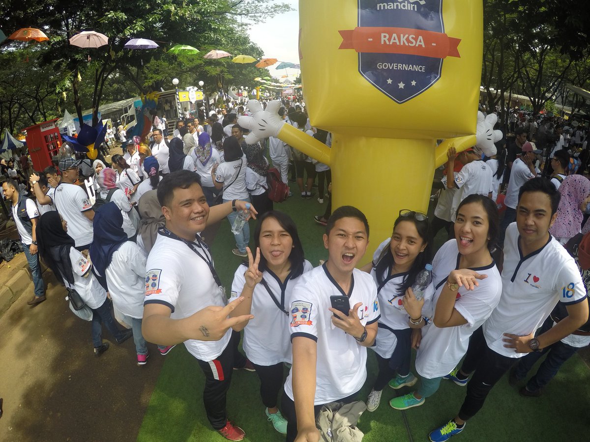 hilmi_akhmad's tweet photo. Enjoying Mandiri Carnaval 2016! #workingatmandiri #mandiricarnaval #wiramida https://t.co/ZSd6GLkD1l