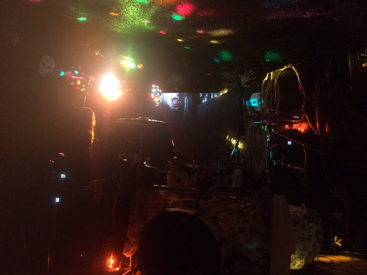 World Famous Doll Hut (WorldFamDollHut) Twitter