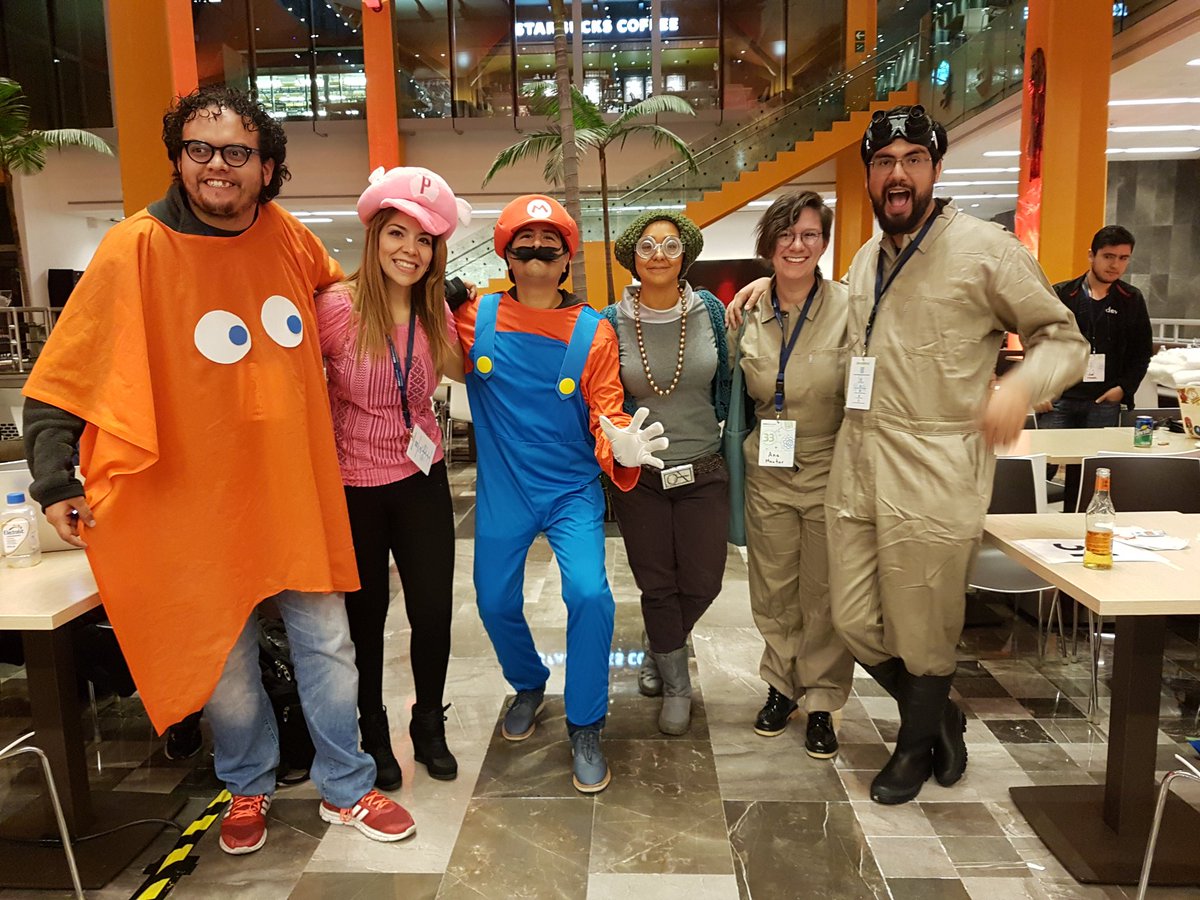 JESSICADIAZN's tweet photo. Entre fantasmas, Caza fantasmas y mi novio Mario Bros ;) #hackatonBancomer https://t.co/CEWPze4SXX
