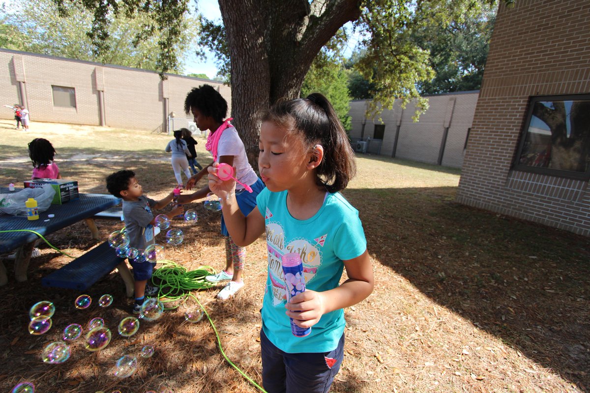 Kimecsdprc's tweet photo. Kids at Holm Elementary School in Pensacola, FL, gathered in the courtyard to Blow Away Cancer! The PTA arranged a FUN fundraiser! https://t.co/9NZxIkGCk1