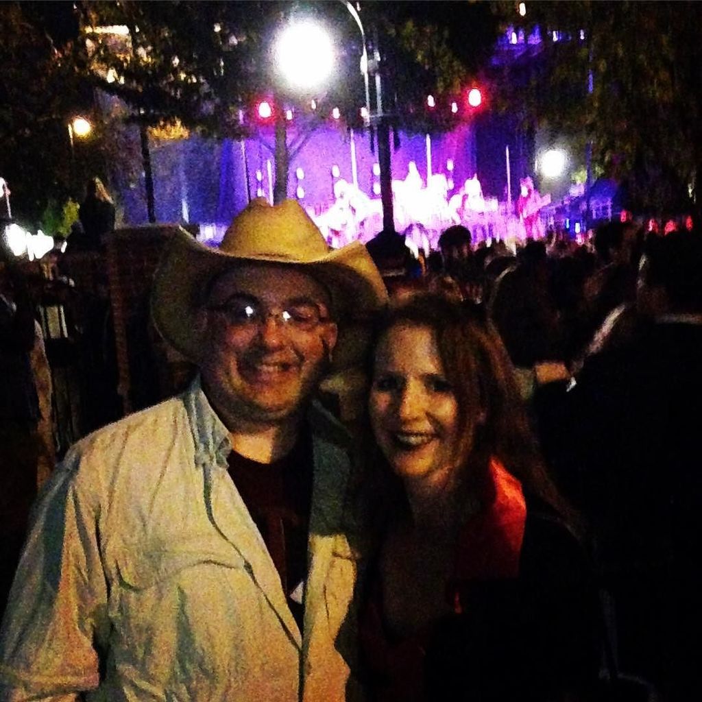 McBadger92's tweet photo. Freakfest with Jon Pardi and a she devil #freakfest2016 #madison #fall https://t.co/xsJuxJ1k0O https://t.co/D4dD9IEtg4