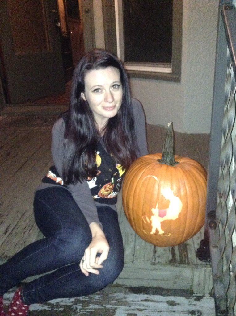 throwbackbooks's tweet image. Editor @rae_wood with a #Throwback punkin' wishing you a #HappyHalloween !