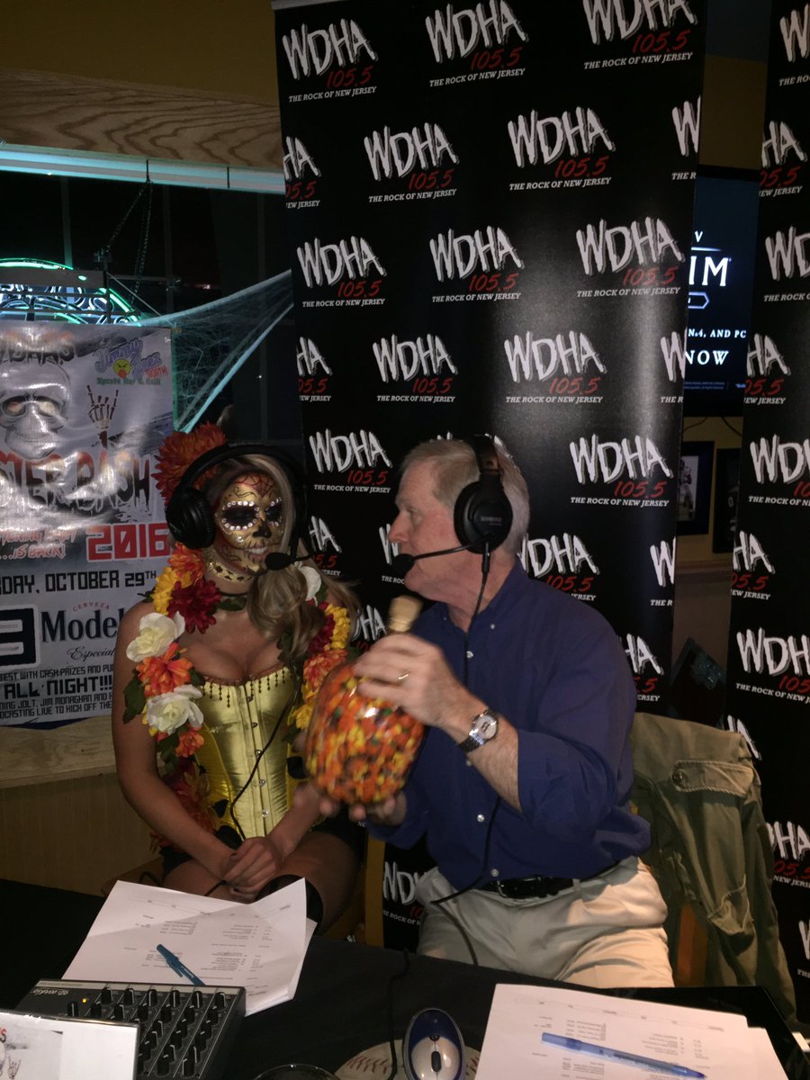 StacyWinters_'s tweet photo. That time when I got to be on the radio for 3 seconds π
π @WDHAFM @GeezNorth @kohlerdist #Work #VSquaredEvents https://t.co/le8xwiayMY