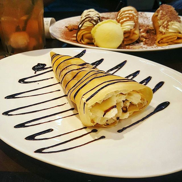 Get this Mimi Crepes Banana Chocolate at Momi&amp;Toy's Creperie Maxx Box Lippo Village 😍😍 📷@ntalim