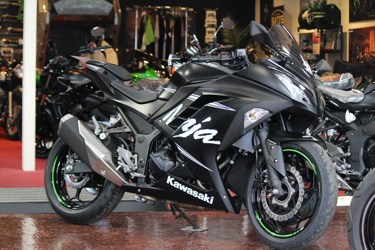 カワサキプラザ東京江戸川 Ar Twitter 17年モデルninja 250 Abs Krt Winter Test Editionです 限定600台と非常に台数が少なくなっています スクリーンがハイスクリーンでリヤタイヤがワイド化されています ご検討の方は是非ご来店下さい Kawasaki Ninja