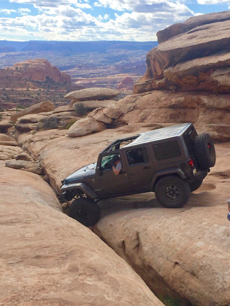 jeepnhuntn's tweet photo. Finally back to #Moab this fall. The new Ruby was a awesome in the trails. #JeepMafia #Moab2016 #Thegoldencrack https://t.co/UijpLF20lV
