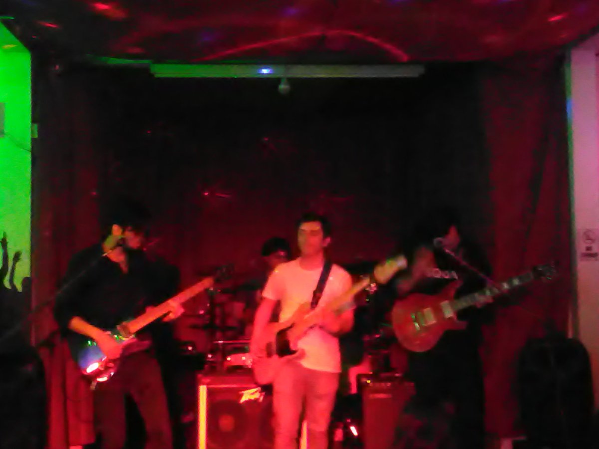 Manjar_Records's tweet photo. @LeGrantMusicCL cerrando la noche en @TabernaAyekan #aniversariomanjarrecords https://t.co/SsLT3JRzTM