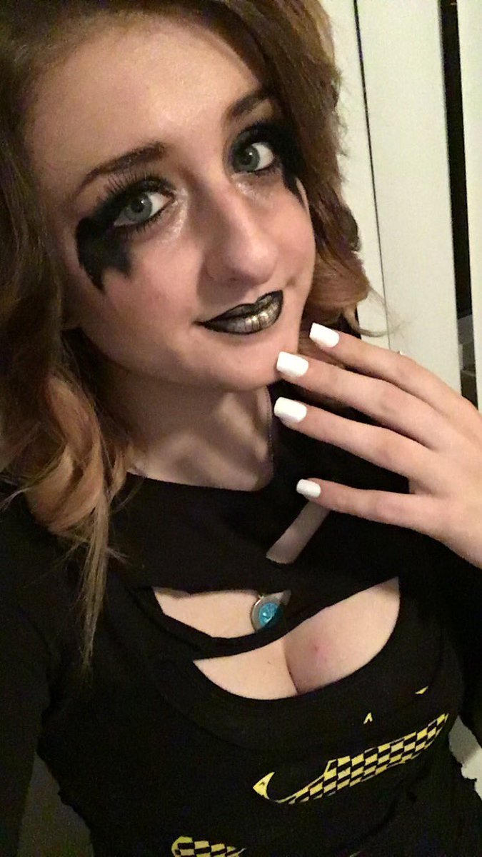 Maycie_Jones's tweet photo. Halloween 2016! I needed you!! https://t.co/0eKfFCxwHa