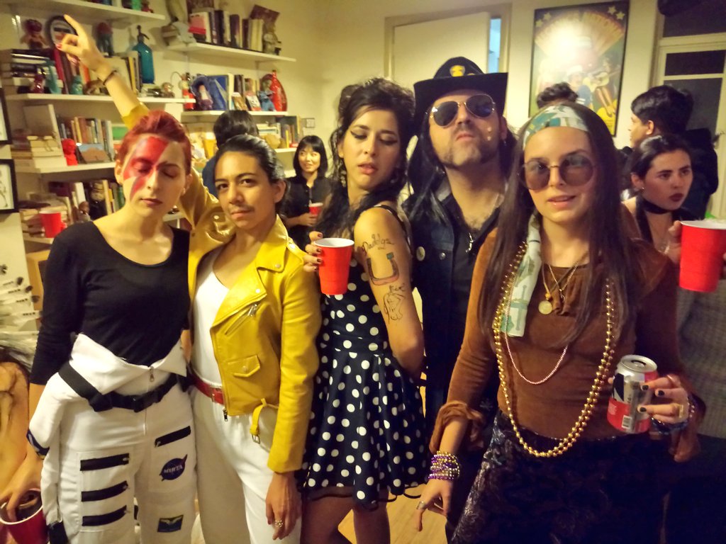 El club de los muertos: Bowie, Freddie, Amy, Lemmy y Janis - <a href="/aretrips/">Aretha</a> <a href="/michiibichi/">michelle cortina</a> <a href="/atomicdarinka/">Darinka Rodríguez</a> <a href="/Mafaldita3/">Cristina Salmerón</a>