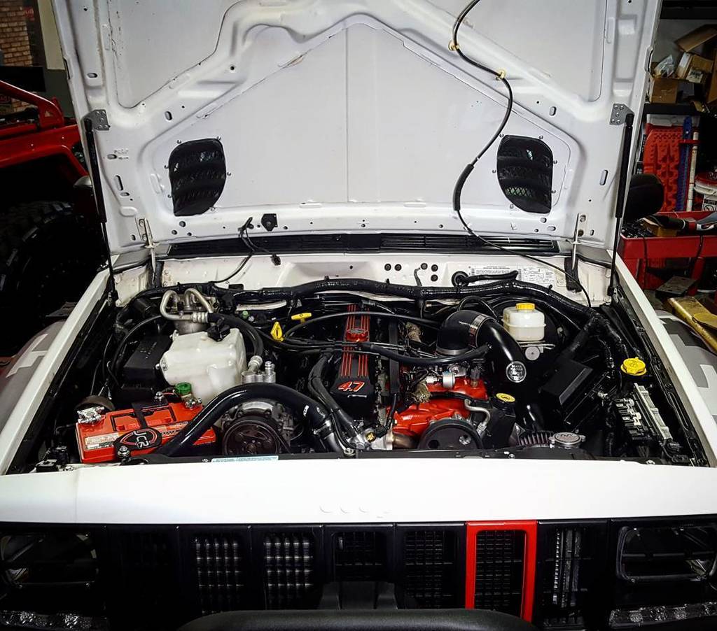 JcrOffroad's tweet photo. Some Saturday night 4.7 stroker eye candy 🍕
#RealHawk https://t.co/9LBQJoTfc6 https://t.co/GGypzhEe1n