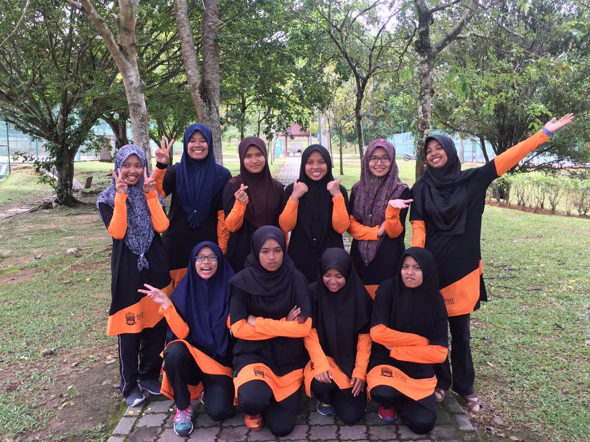 Emy_Faan75's tweet photo. Jangan tanya nanti kulit hakak gelap sebab hape π
#Kusef16
#Volleyball https://t.co/6kNfAdYtoN