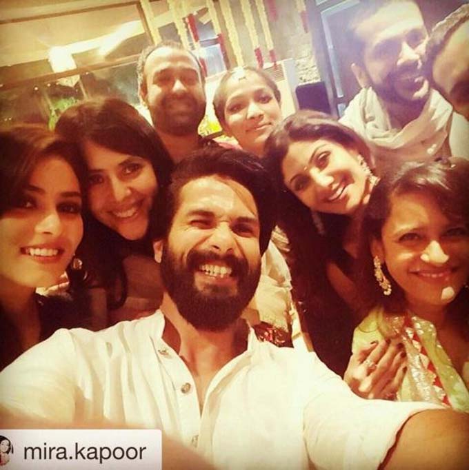 ShaandaarVicky's tweet photo. #Trueback βΊ
Happy wali diwali selfie π https://t.co/fjmhM9bPGW