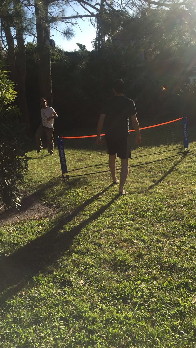 CosmosrollFC's tweet photo. Por la tarde parte del plantel principal realizó trabajos de domino de pelota , el resto tomo mate . https://t.co/yjkkBLlPnk