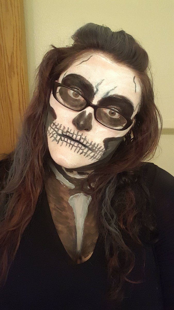 JXEPHOENIX's tweet photo. @Barrow_34 Look out strum im coming to get you #HalloweenParty #ThisSkeletal Girls #SayYesToBarrow #SayYesToPhoenix #FirstHalloweenMakeUpJob https://t.co/3fCRl8D83z