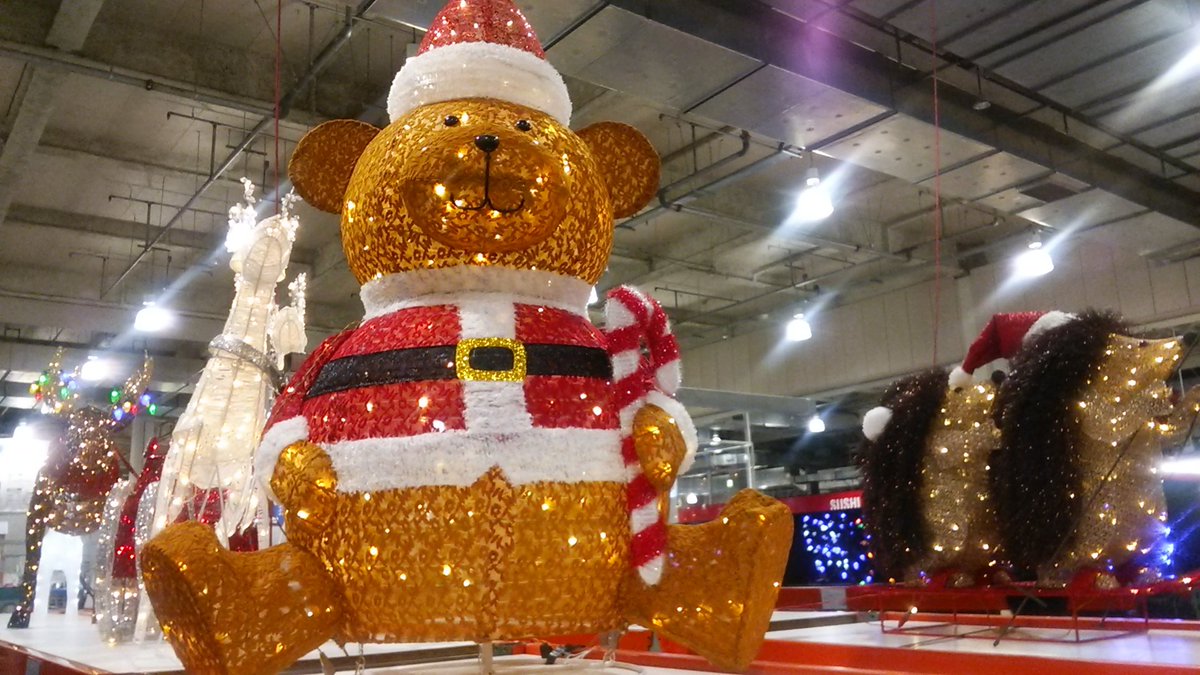 えこなん コストコ来ましたよ もうクリスマス 大きくてとても我が家には飾れないけど 見ているだけでテンション上がるわ コストコ