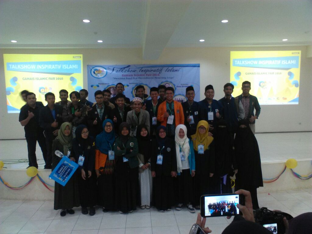 [LIVE REPORT GIF 2016]
Poto bersama para finalis LKTA dan Esay Nasional