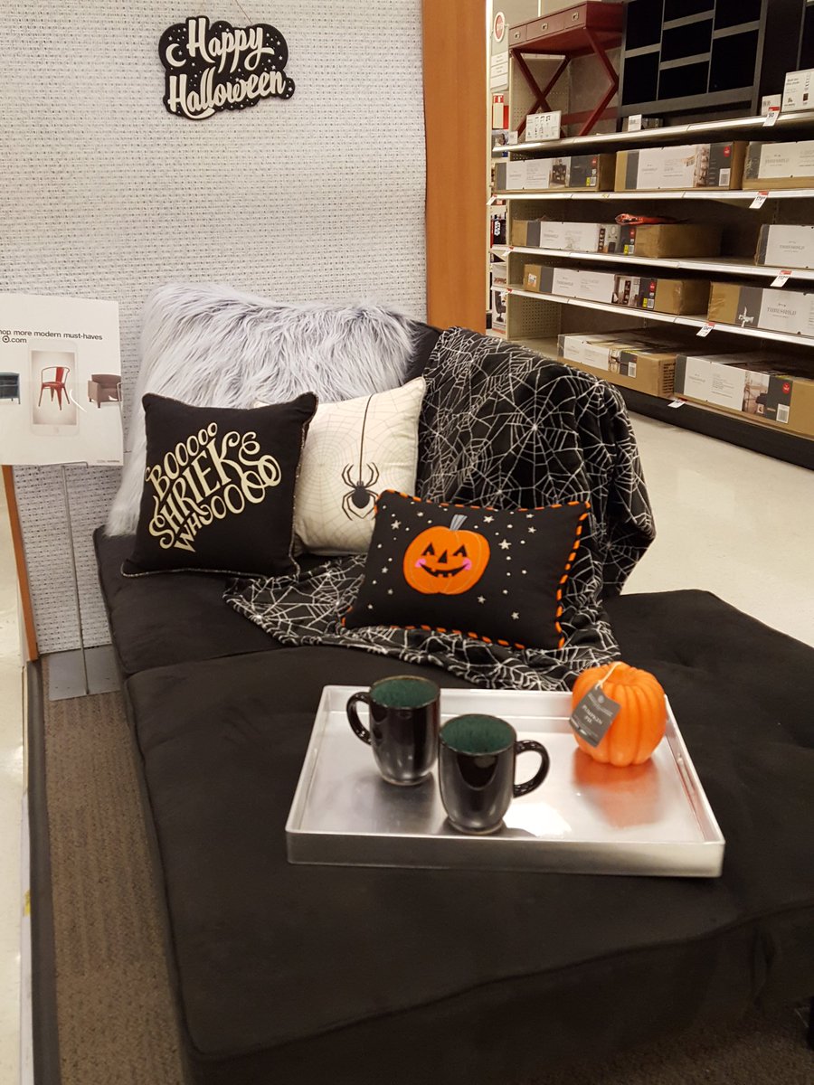 Christi81590937's tweet photo. Spooktacular style #targetstyle #targetdoesitagain #T0319 @1ashower @Tim35781826 @kobiezim https://t.co/TBF02haMqg