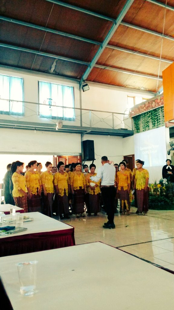 Gemende Koor GKPS Tegal dalam kebaktian peresmian GKPS Tegal
