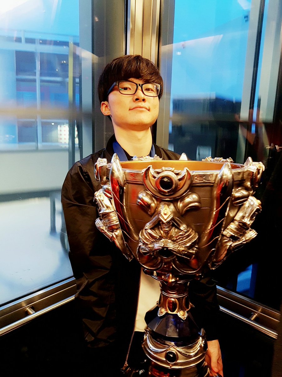 T1LoL's tweet photo. #Faker with #Worlds Trophy #SKTWIN https://t.co/AEHkz8cRew