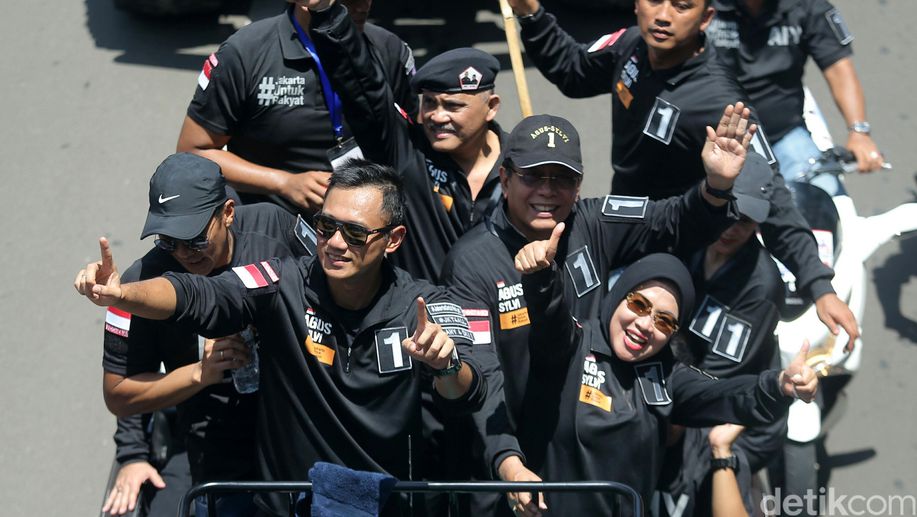 detikcom's tweet photo. Seperti Town Hall Meeting di AS, Agus Yudhoyono akan Gelar Pidato Politik https://t.co/TCDNfeiAJl https://t.co/yl2rhVlZEu