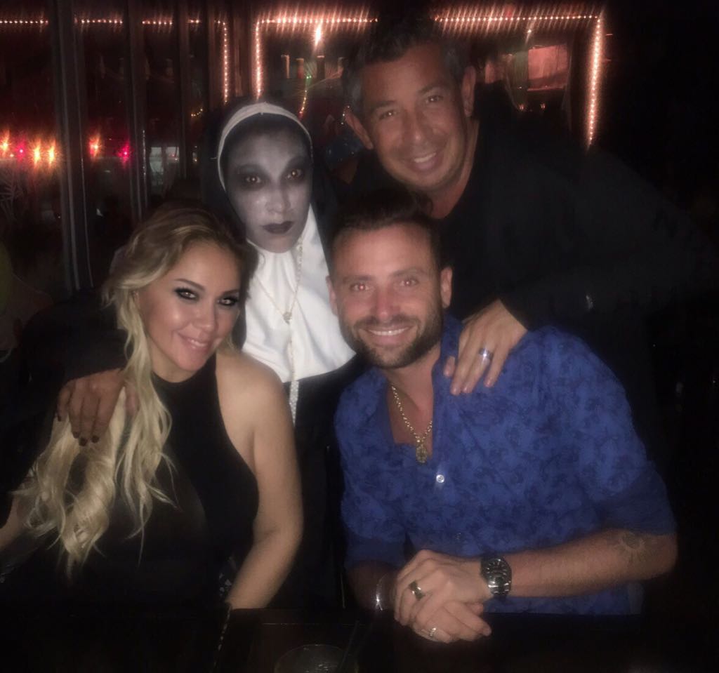 MaldonadoFer10's tweet photo. Celebrando Noche de Brujas con Vero y Nico en Madero. Placer total. @Veruojeda25 @Nikitrombino 👻👻👻👻👻💀👾 https://t.co/ja2t3Cy6lv