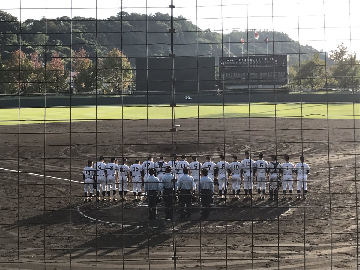 秋季近畿大会準々決勝 紀三井寺球場
滋賀学園1ー0報徳学園

報徳 000 000 000=0 H3 E1
滋学 010 000 00×=1 H5 E0

(報)西垣ー篠原
(滋)棚原ー後藤

HR:知念①(滋)

滋賀学園は準決勝進出！！
報徳学園は2年連続で滋賀学園に敗退