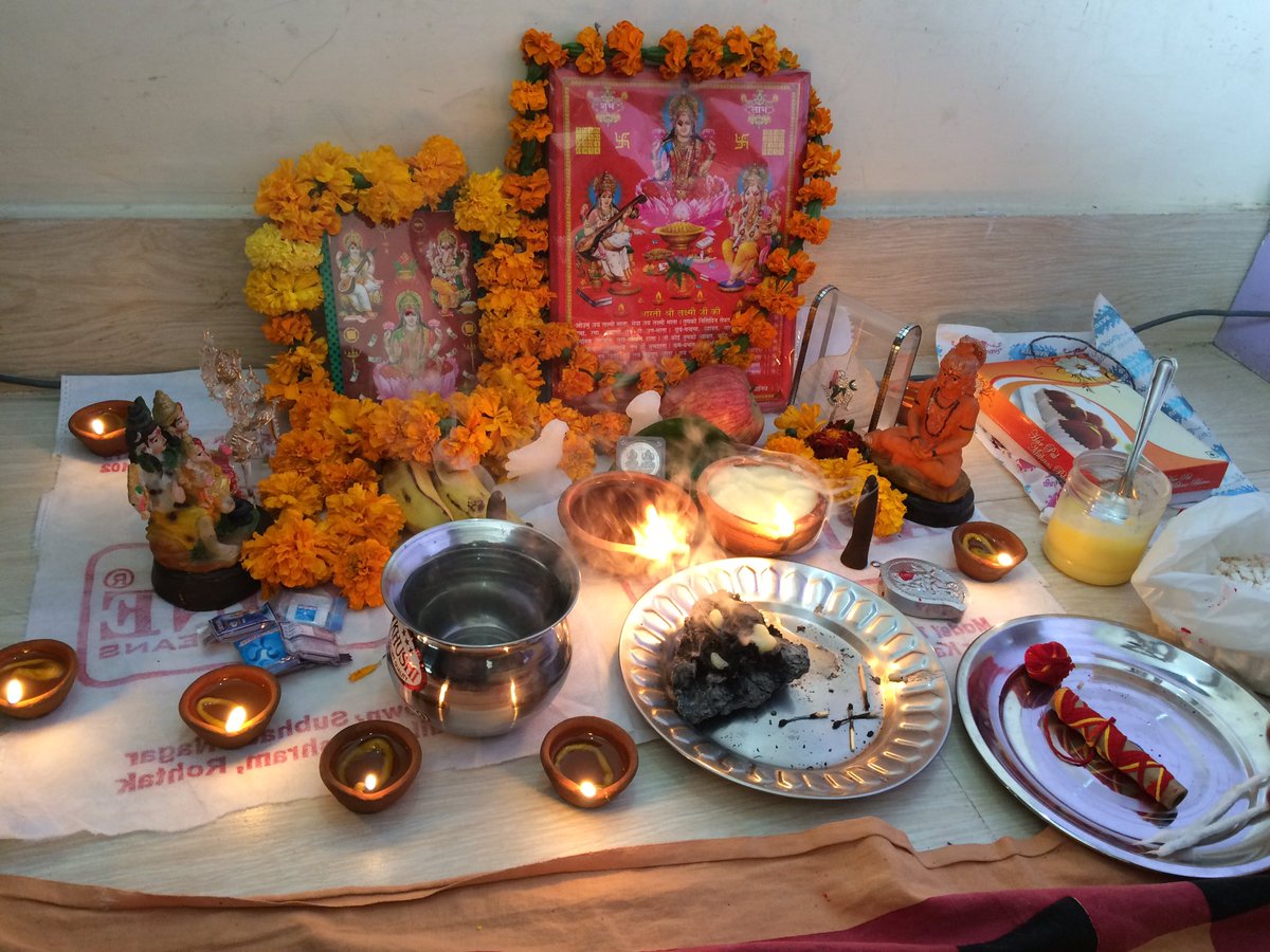 retroautomatio2's tweet image. with endless joy, prosperity, health &amp;amp; wealth forever
Wishing you and your family a very &quot;HAPPY DIWALI&quot;