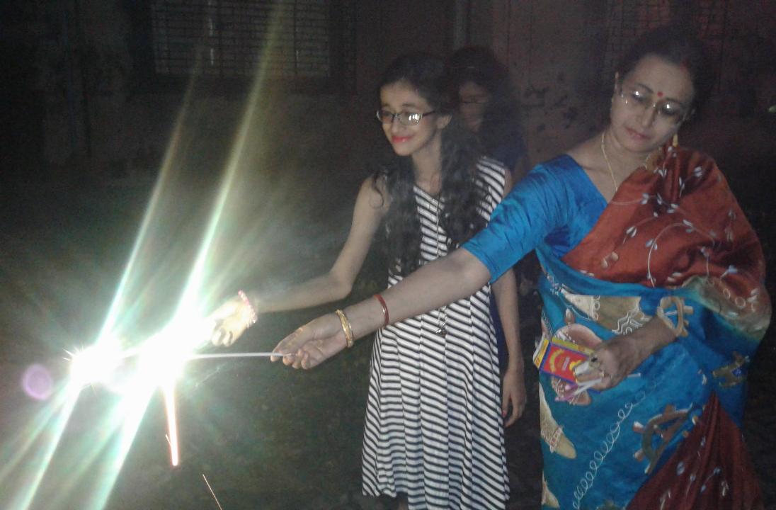 Suzanne_World's tweet photo. Yesterday's Kali Puja celebrations! With my Frenz! Meet admin Sanyukta n Zebra Stripped dress!😊😊😊 https://t.co/eAi5DBJpii