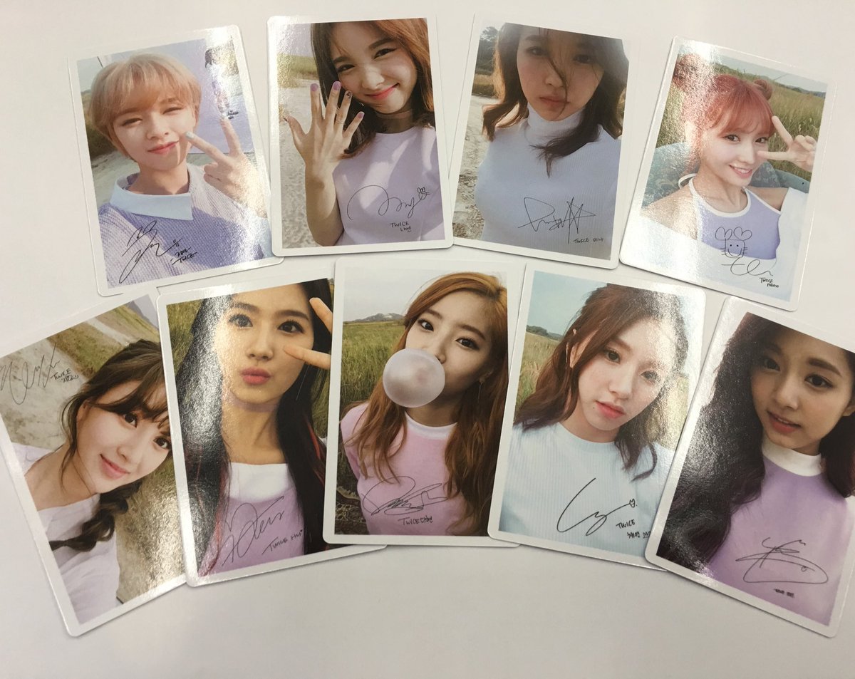 Ekorea Town 大阪店 鶴橋 Twice Cdご購入されたお客様へ フォトカードが入荷いたしました お手数ですが店頭まで取りに来てください なお 最大お取り置き期間は11月日までとなります T Co Iedxsly3bi