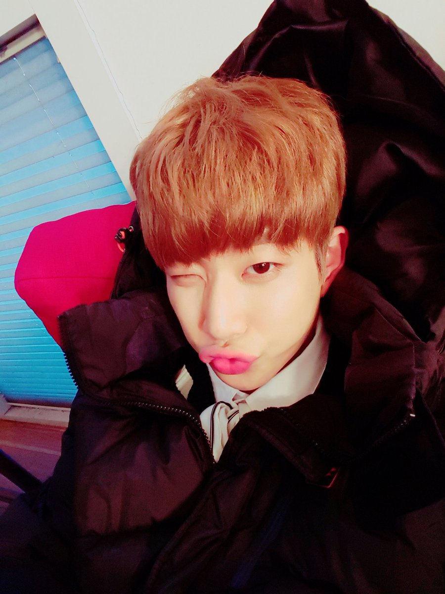 offclASTRO's tweet photo. 날씨가 춥구마잉! 제가 따뜻하게 해드릴게요~~ ><  글쓴이 MJ
#ASTRO #AROHA #아스트로 #아로하 #날씨 #따뜻하게 #MJ https://t.co/knv3JNhDj1