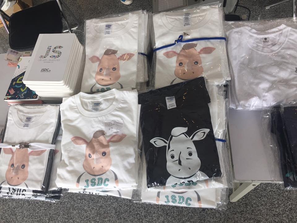 jsdc_tw's tweet photo. 紀念品在報到區販售中... 快來逛逛啊~
Souvenirs are sold in the registration area.
#jsdc2016 https://t.co/MXsHDbr0Ap