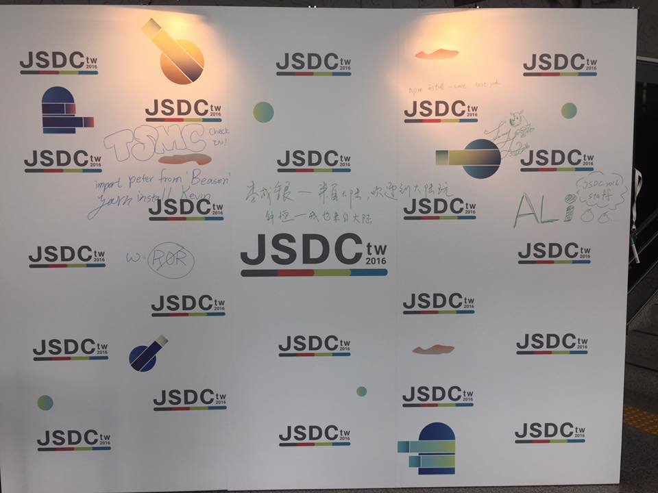 jsdc_tw's tweet photo. 紀念品在報到區販售中... 快來逛逛啊~
Souvenirs are sold in the registration area.
#jsdc2016 https://t.co/MXsHDbr0Ap