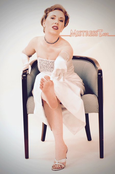 Kiss. https://t.co/K5OisAwHb8<a href="/tag/porn"class="tags"><span>#porn</span></a><a href="/tag/femdom"class="tags"><span>#femdom</span></a><a href="/tag/forcedbi"class="tags"><span>#forcedbi</span></a>