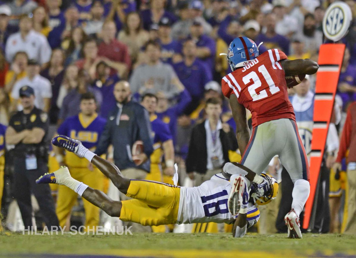 hscheinukphoto's tweet photo. #Photos | @LSUfootball and @OleMissFB are tied 21-21 at halftime #LSU #AllForLA @theadvocatebr @AdvocateSports https://t.co/XxWT4hFNrN