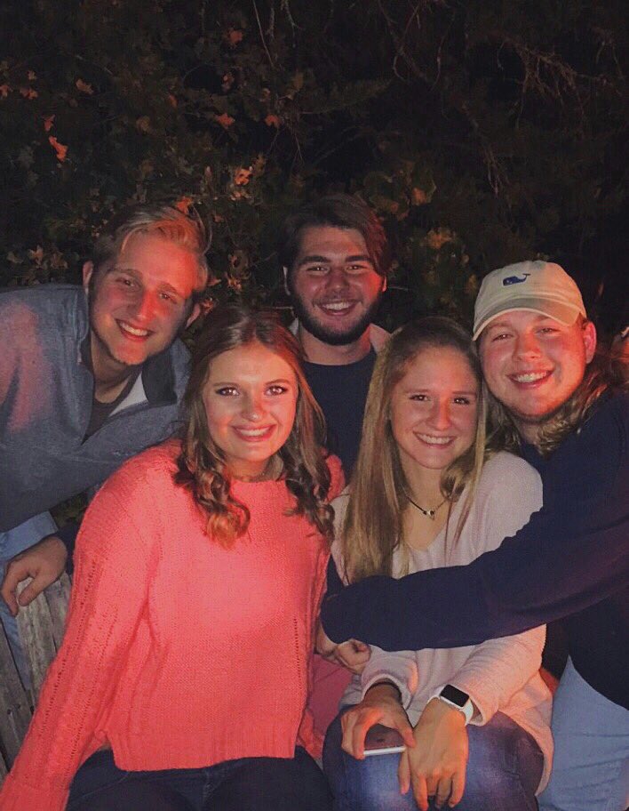 allyn_steele's tweet photo. fall,friends&amp;fires❤️🔥🍁 https://t.co/AJiKk9sSQW