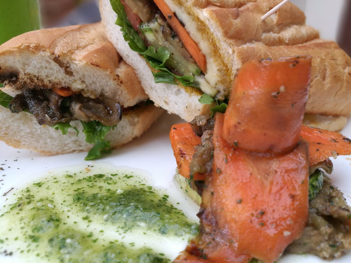 jclios's tweet photo. Hoy tocó #sandwichvegetariano #crossfit #costatica #sandwich #vegetarian https://t.co/A67wXRf3l9