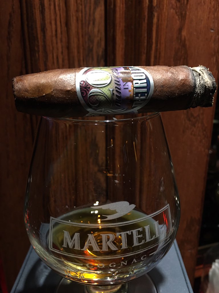 20mincigars's tweet photo. #20MinutesCigars wishes you a you great weekend !!! #DetroitCigar #CigarSmoker #DedicatedToDetroit #CigarTime #CigarWorld #CigarLove https://t.co/kmVHOoZGyV