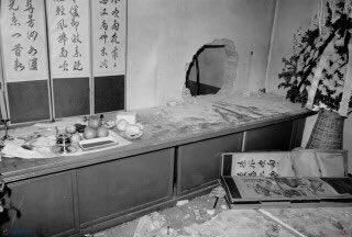 photo_jjang's tweet image. 설마 경찰이 시신을 강제로 빼내서 강제로 부검하겠냐는 분들께 보여주고 싶은 사진. 대한민국 경찰은 안치실 벽을 해머로 깨고 들어와 시신을 강제로 빼내간 전력이 있음