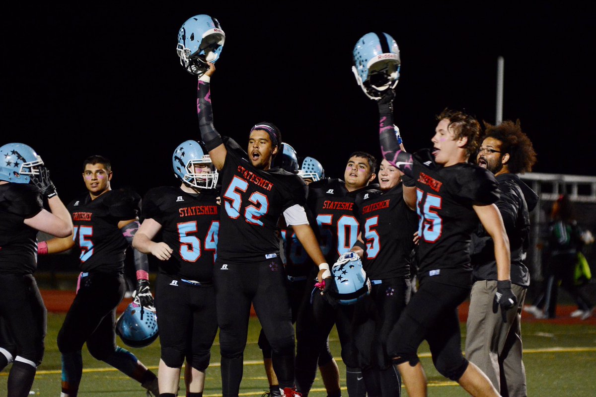 Varsity football defeats Wakefield 42-10 at last night's homecoming game🏈🏆