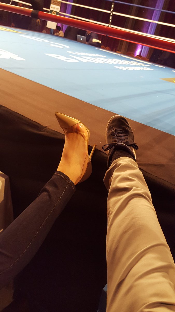 PCBinet's tweet photo. Ce soir j'ai fait #theshoesofzeday avec France Pierron. Merci @francepierron :) #Boxingshoesofzeday #Stapsien https://t.co/ynsfvvvZli