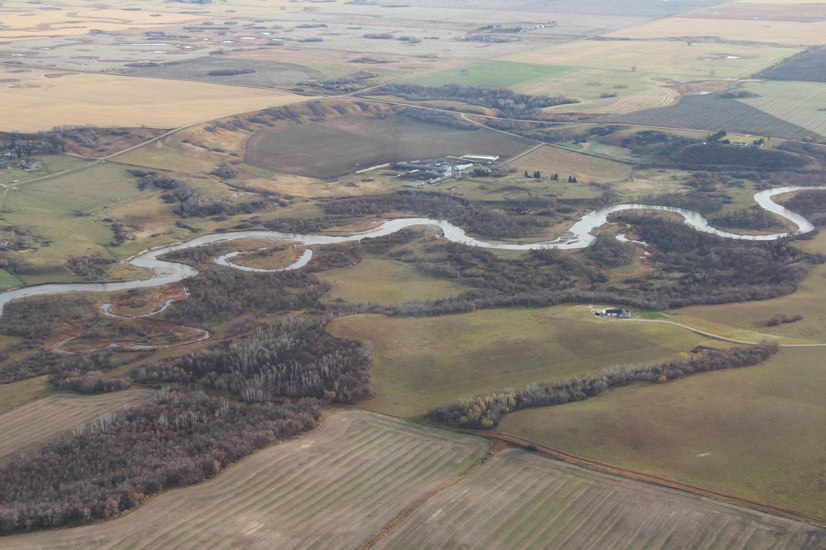 chrisjstahl's tweet image. Little Saskatchewan River north of #Brandon meandering along, carving out the landscape. #geographyclass