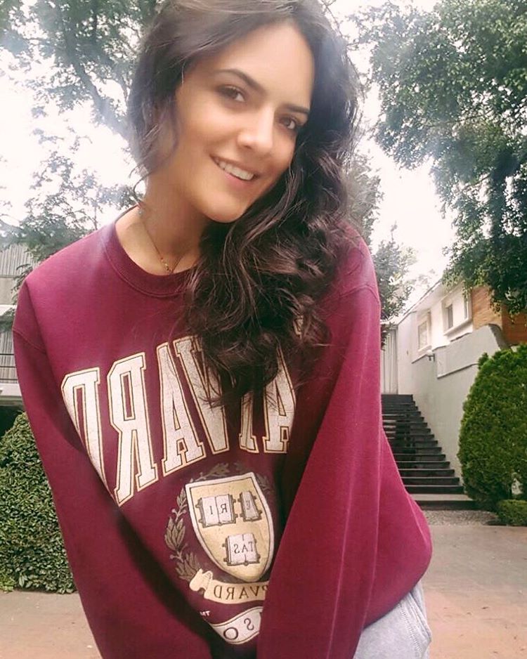 Recargas, apuntas, disparas. Me miras, sonríes, me matas. <a href="/analorenasm/">Ana Lorena Sanchez M</a> 💘💖😍🌌💫