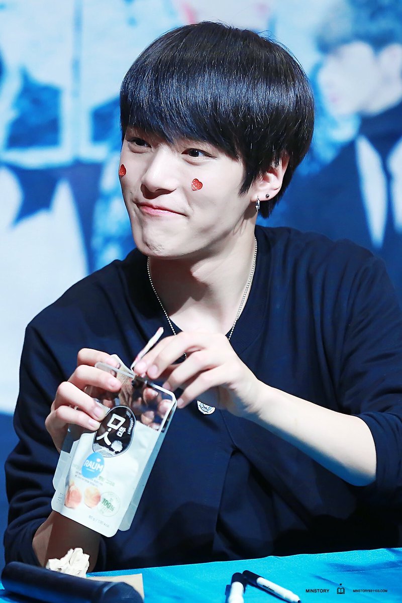 minhyukpic's tweet photo. 161022 — © minstory https://t.co/0mV39LzZlK