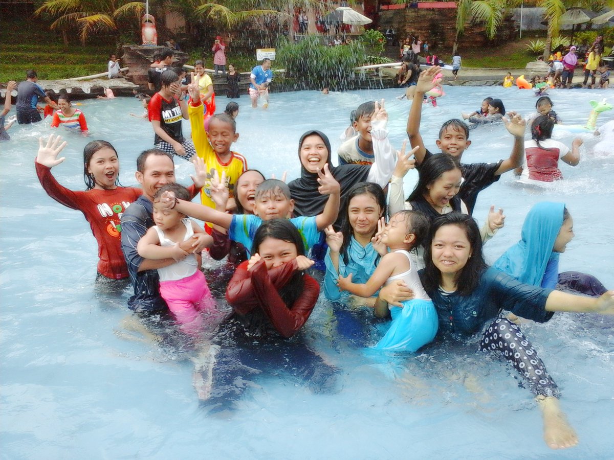 ShaFiniesetia22's tweet image. Harapan hati yang kualami hingga kini 
terasa akan hancur tanpa kehadiranmu #Freinds
Qhu mencoba kuat atas semua yang #Terjadi kini