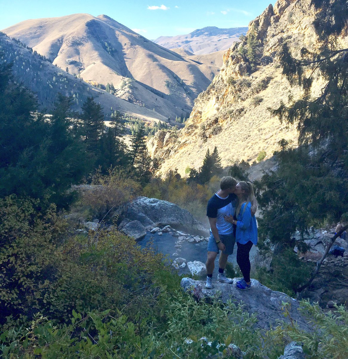 aves_rainey's tweet photo. I'm engaged to my best friend and I couldn't be more giddy💕💍 https://t.co/8bnW2Okzhi