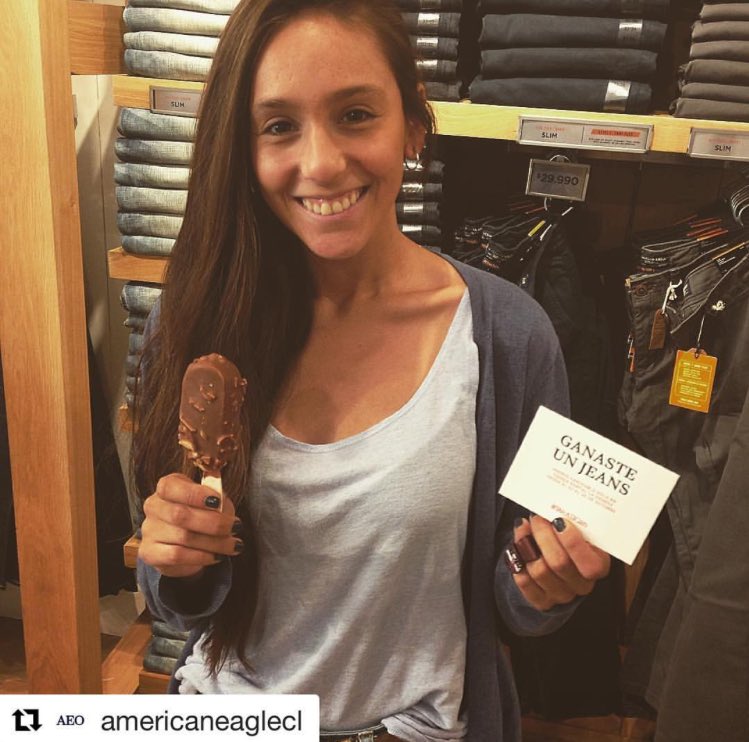 Así disfrutan los #BuscadoresDePlacer felicitaciones.  #Repost American Eagle instagram.com/p/BL4en_JhjkG/