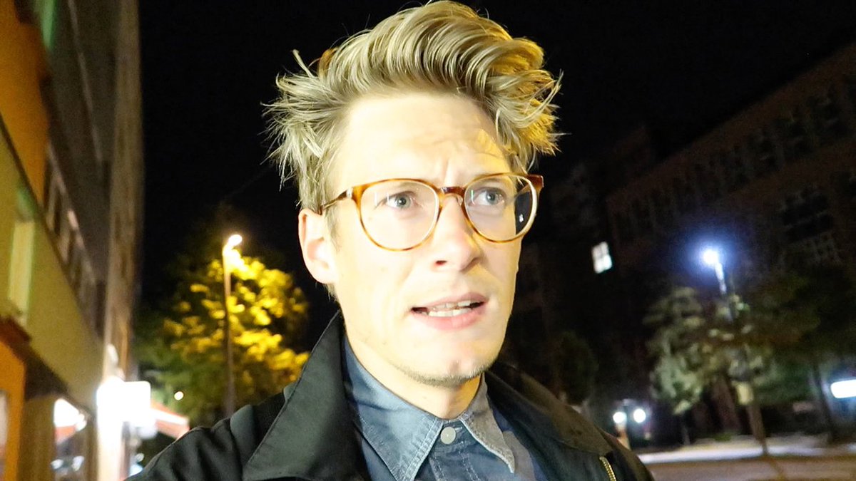 faltes's tweet photo. Mein 1. #Vlog mit der neuen Canon PowerShot G7X Mark II vom 1. Tag des @zuendfunk Netzkongress'16 in #München. #zf16
https://t.co/XXHwhrwYZo https://t.co/kry2cQOR5h