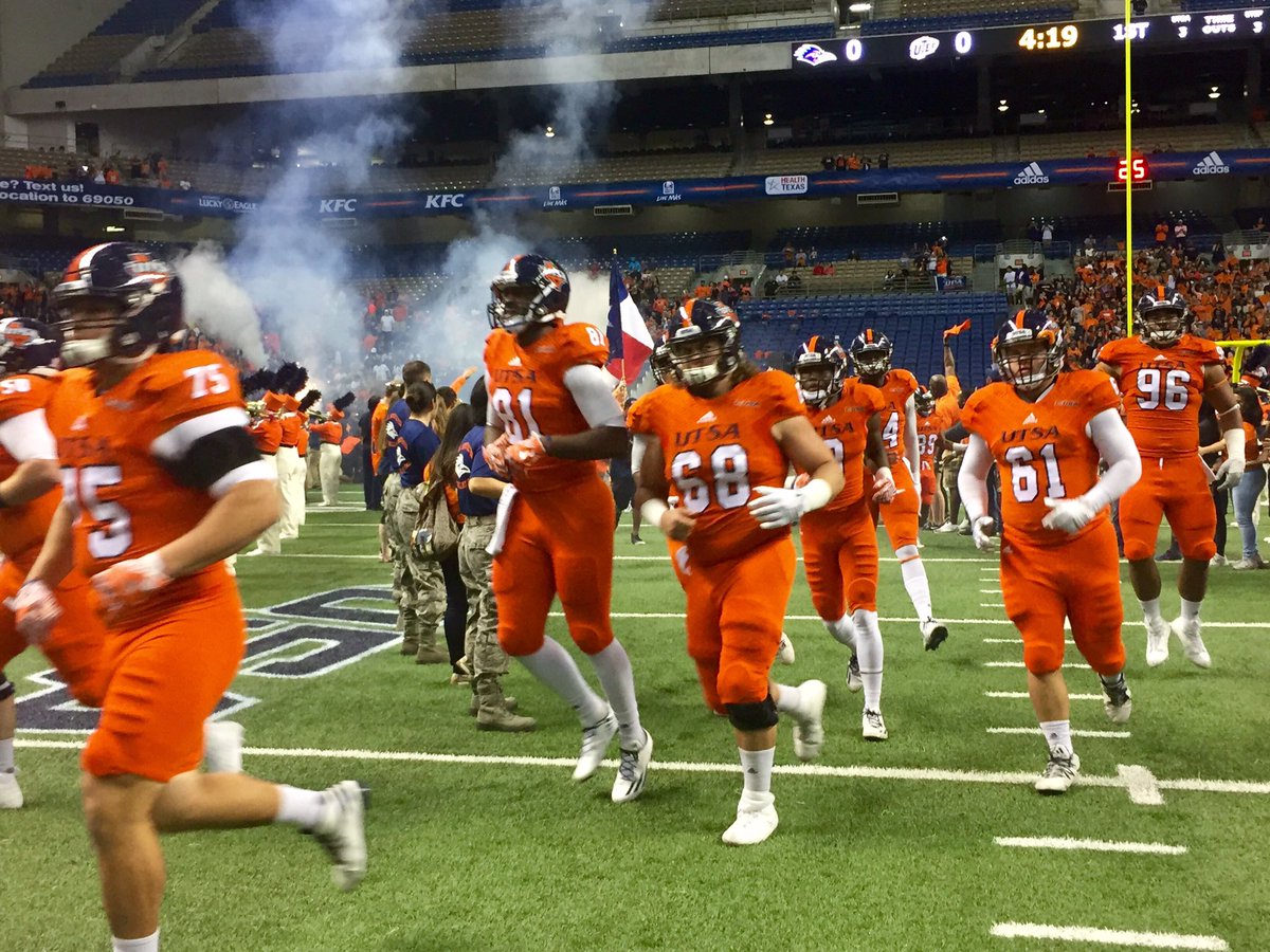 UTSA's tweet photo. Get those Birds Up. It's Game Time! Go, 'Runners, go! #UTSA #UTSAHC2016 #AllHandsonDeck https://t.co/zXJ7jVUnRB